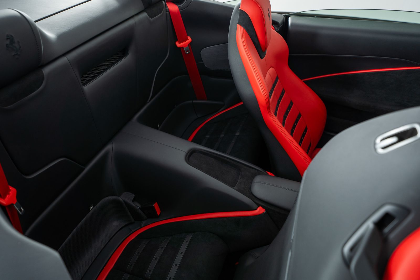 2025 Ferrari Roma Spider — full photo 26 of 41