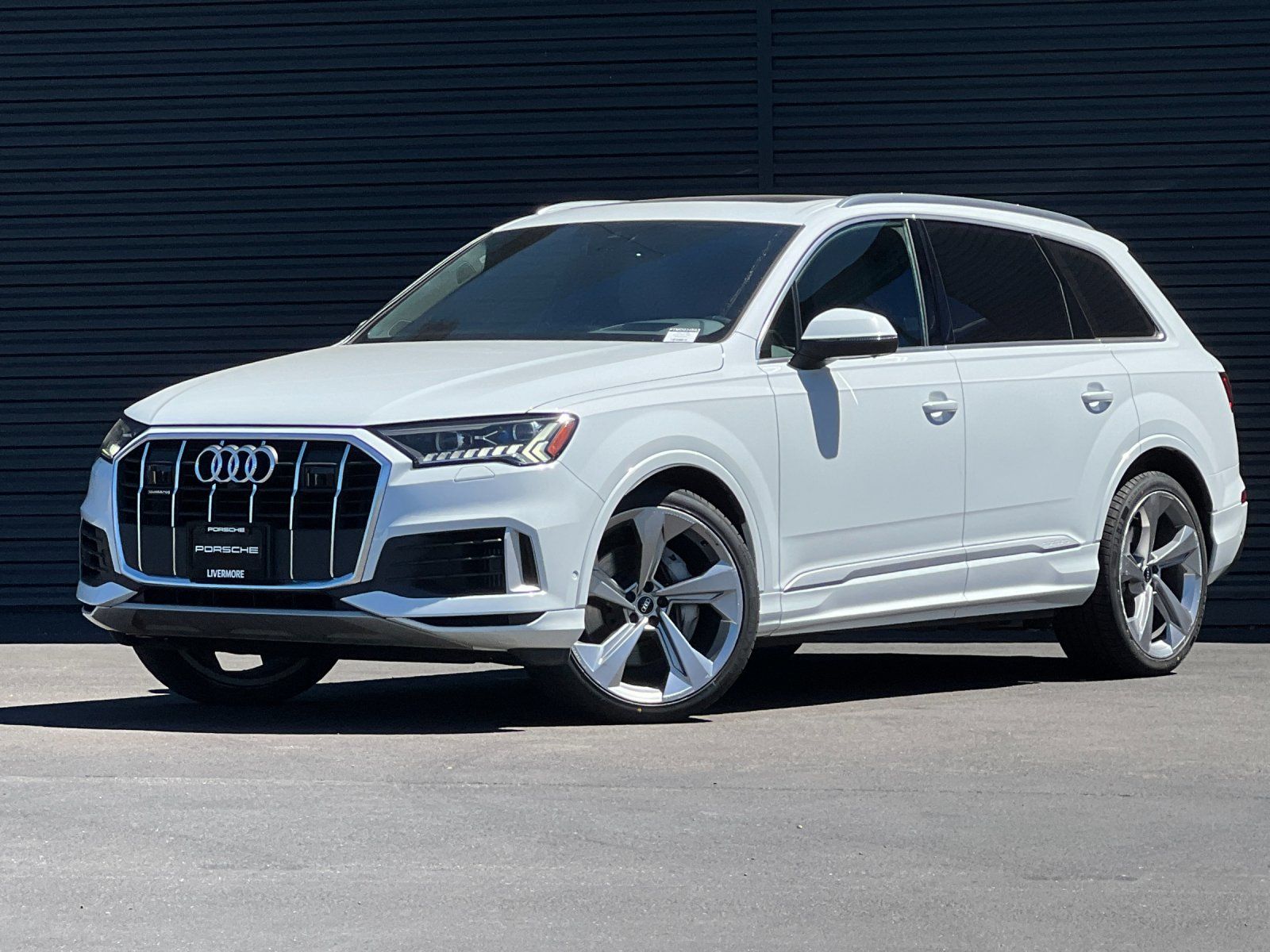 2021 Audi Q7 55 Prestige — full photo 1 of 31