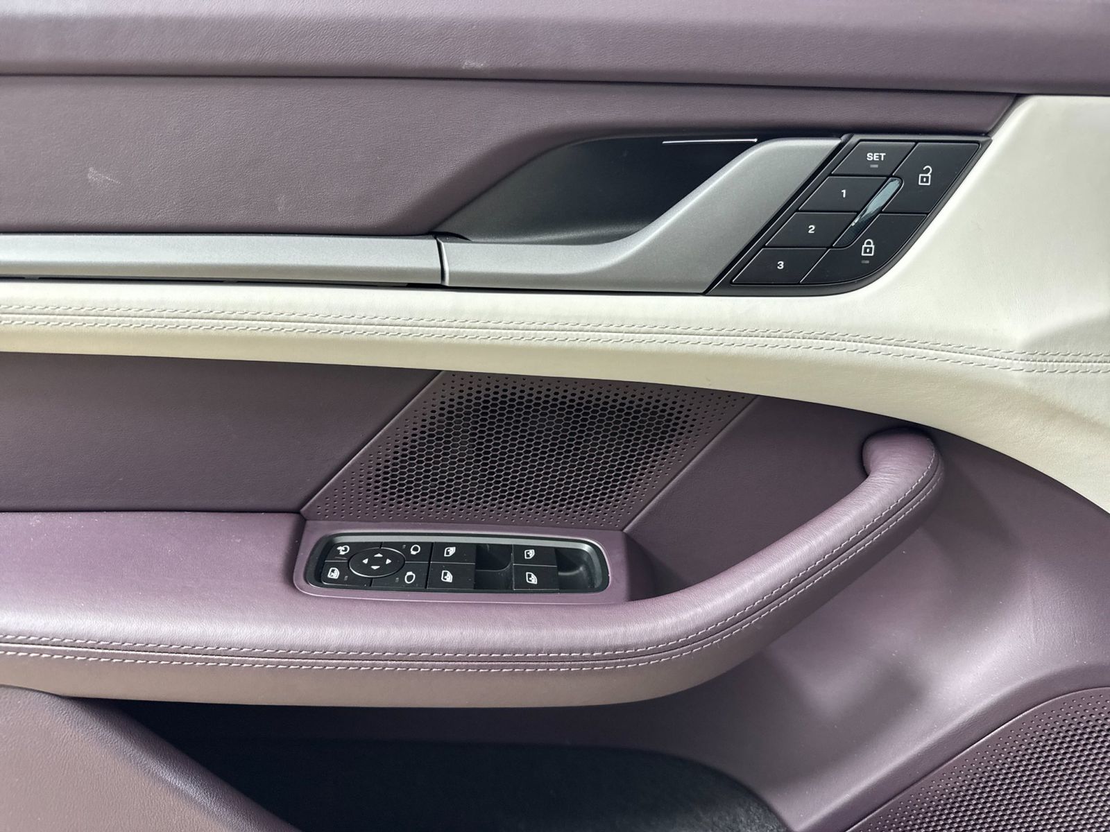 2026 Porsche Taycan Base — full photo 12 of 29