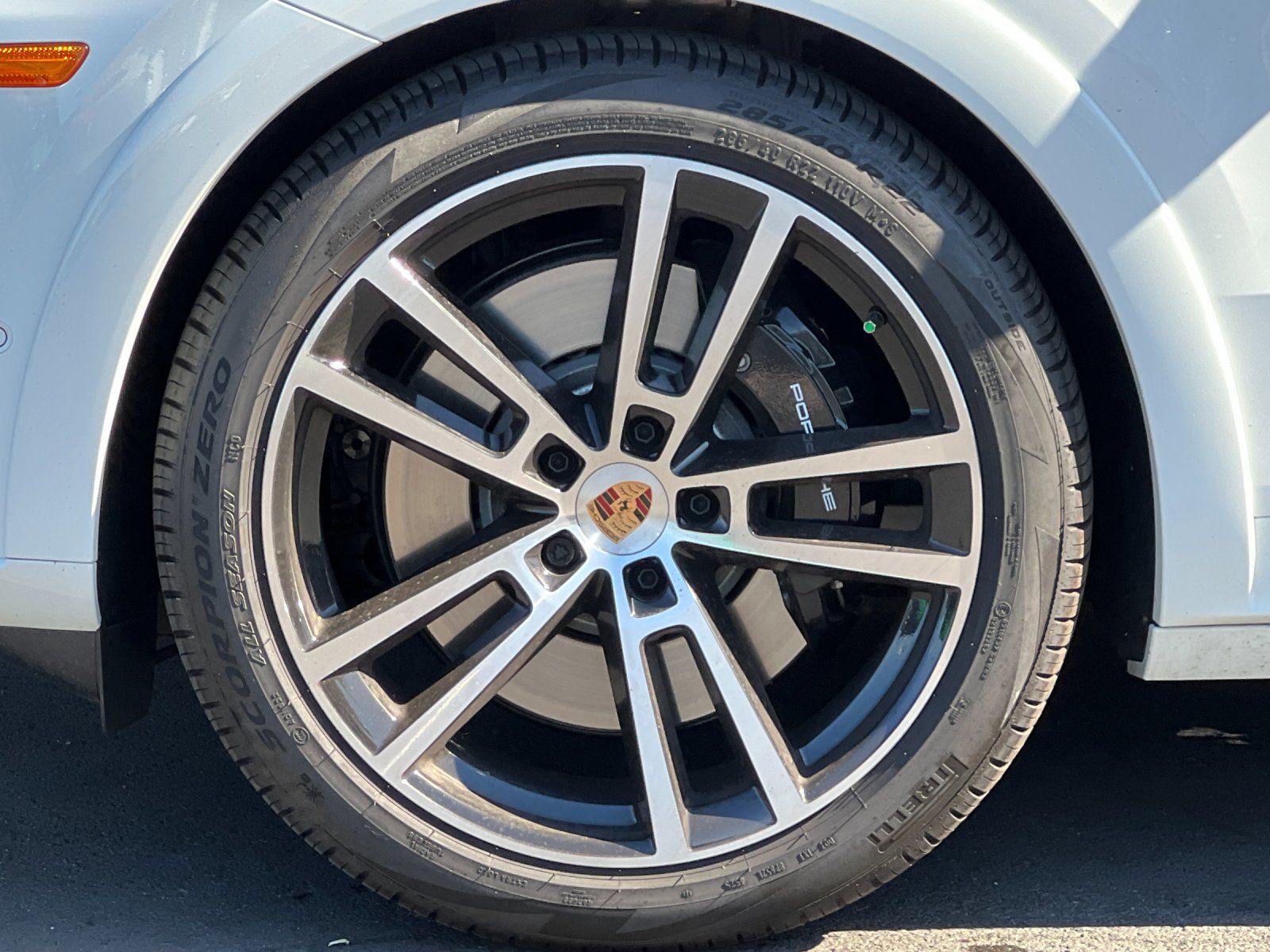 2026 Porsche Cayenne GTS — full photo 27 of 29