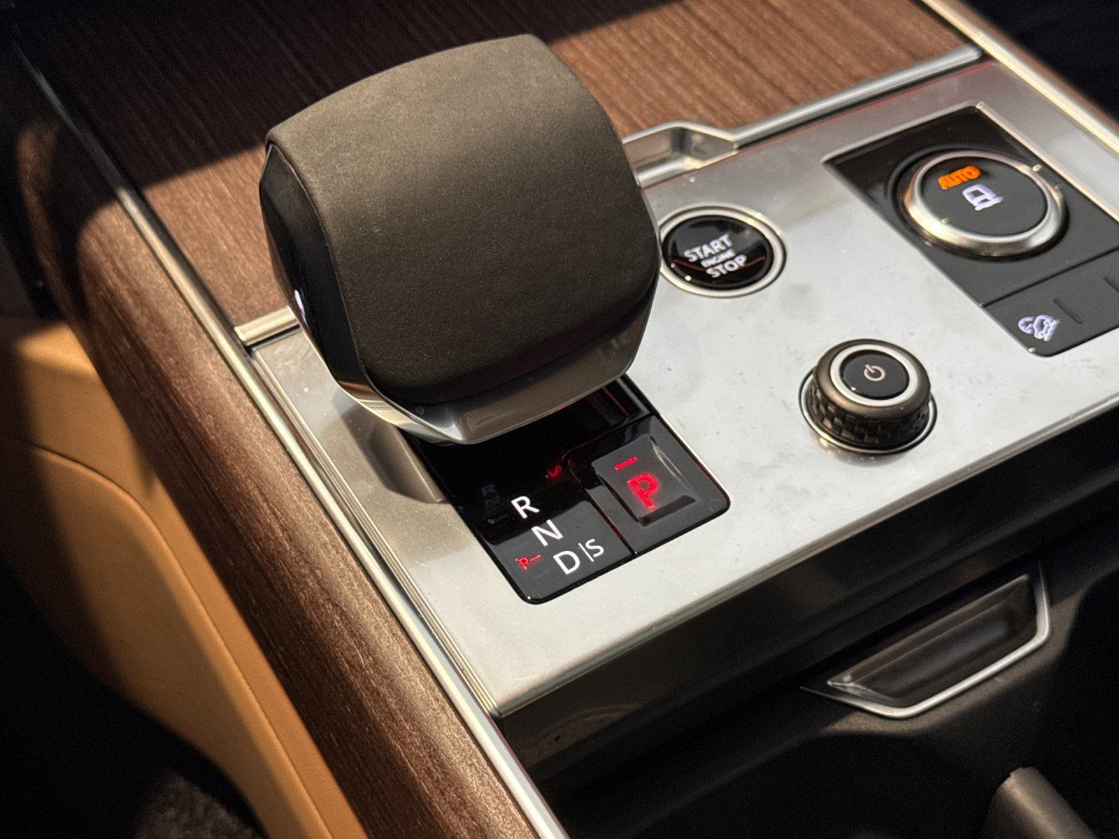 2023 Land Rover Range Rover SE — full photo 21 of 29