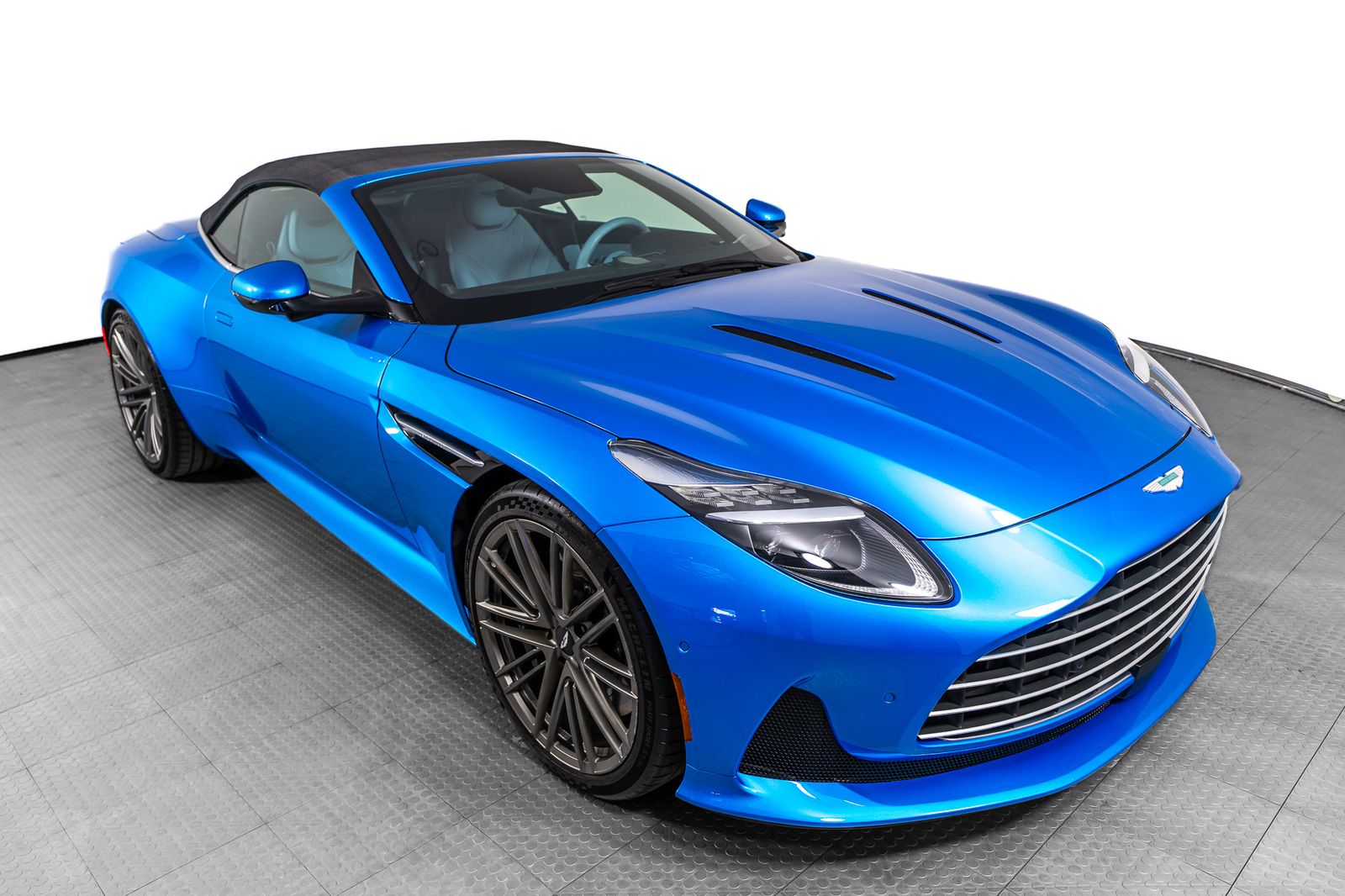 2024 Aston Martin DB12 Volante — full photo 4 of 55