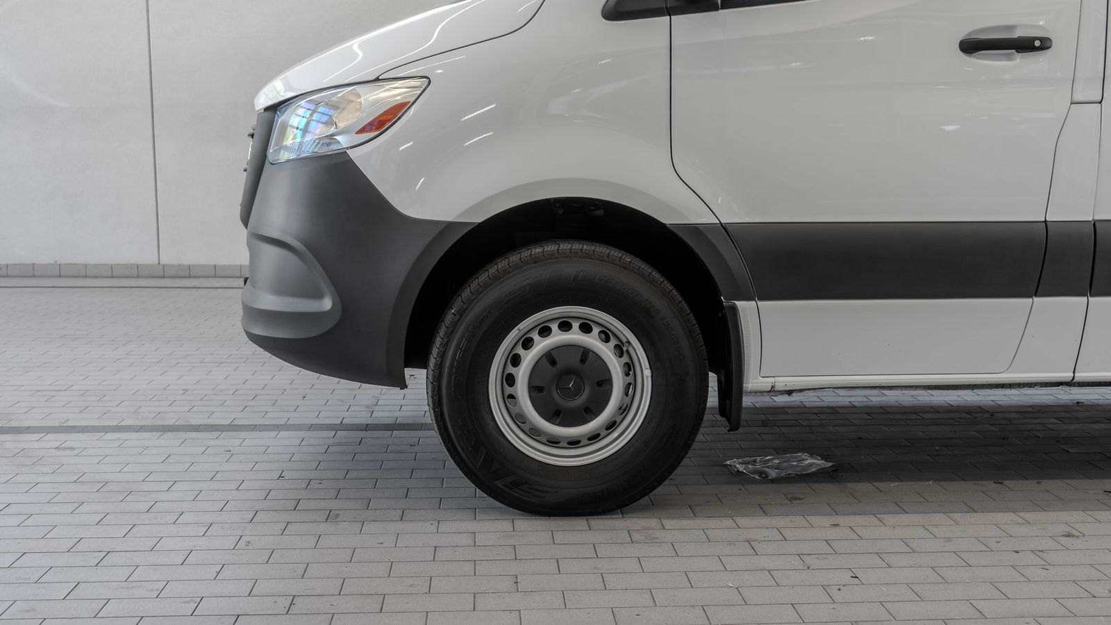 2025 Mercedes-Benz Sprinter 2500 Passenger 170 WB — full photo 4 of 35