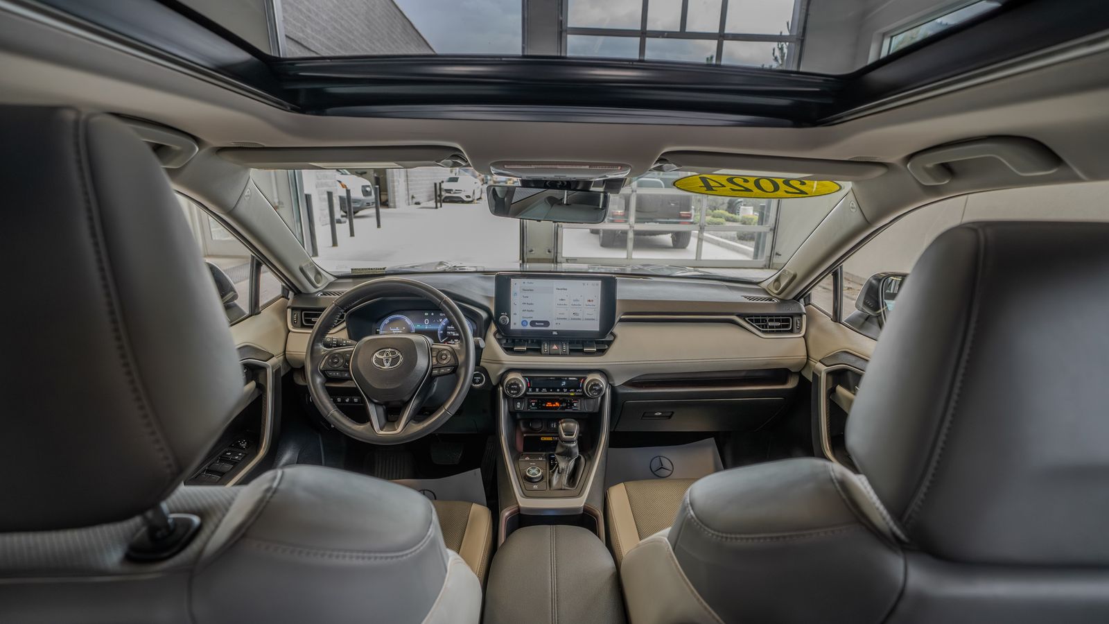 2024 Toyota RAV4 Hybrid Limited — full photo 27 of 35