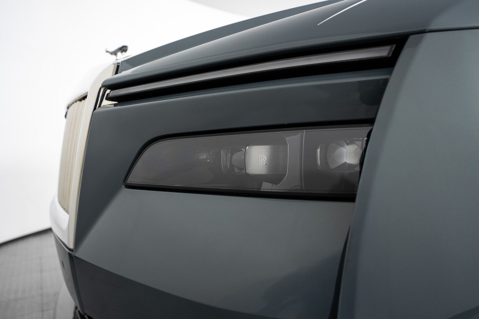 2024 Rolls-Royce Spectre — full photo 12 of 54