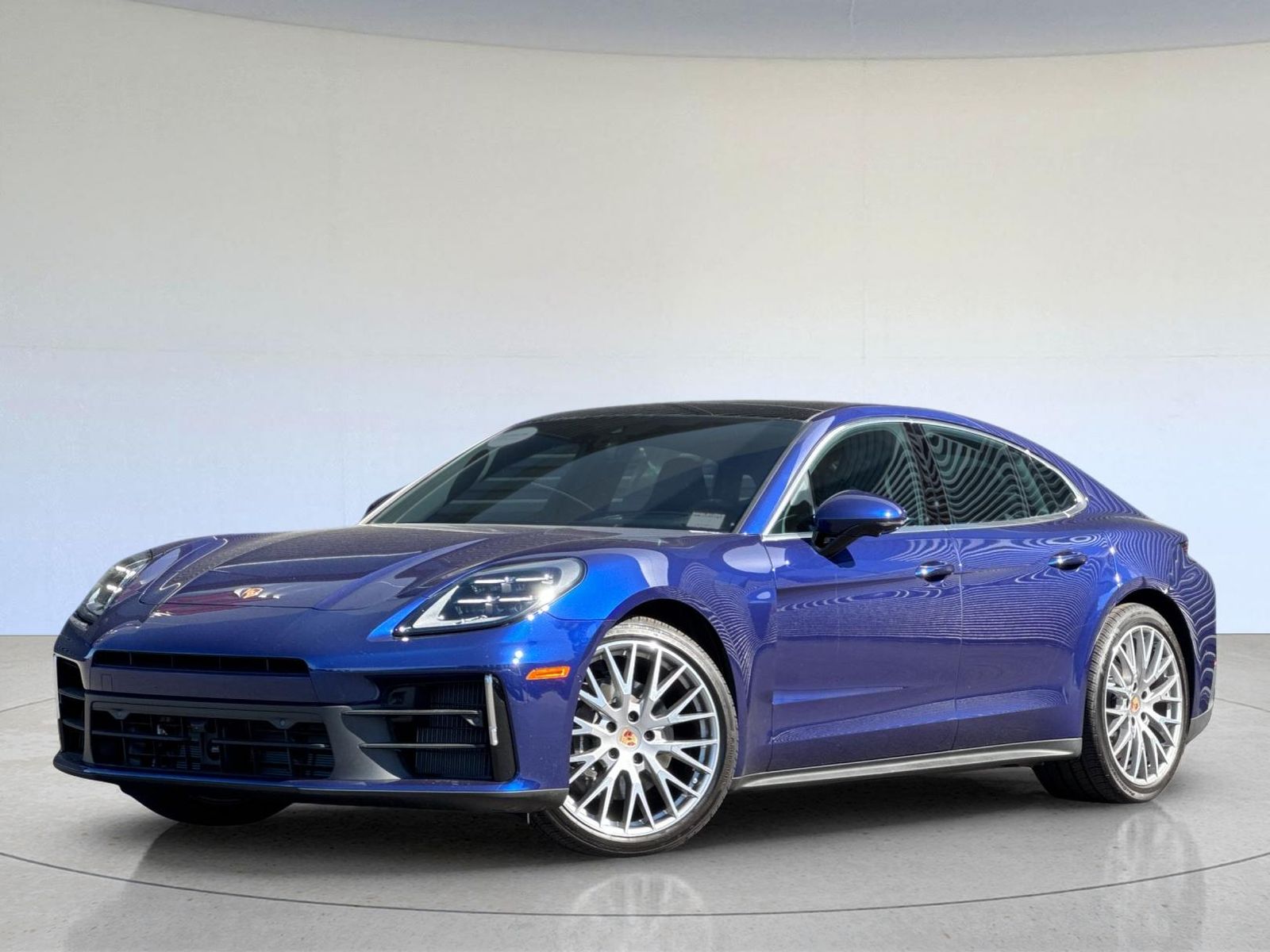 2025 Porsche Panamera 4 — full photo 2 of 29