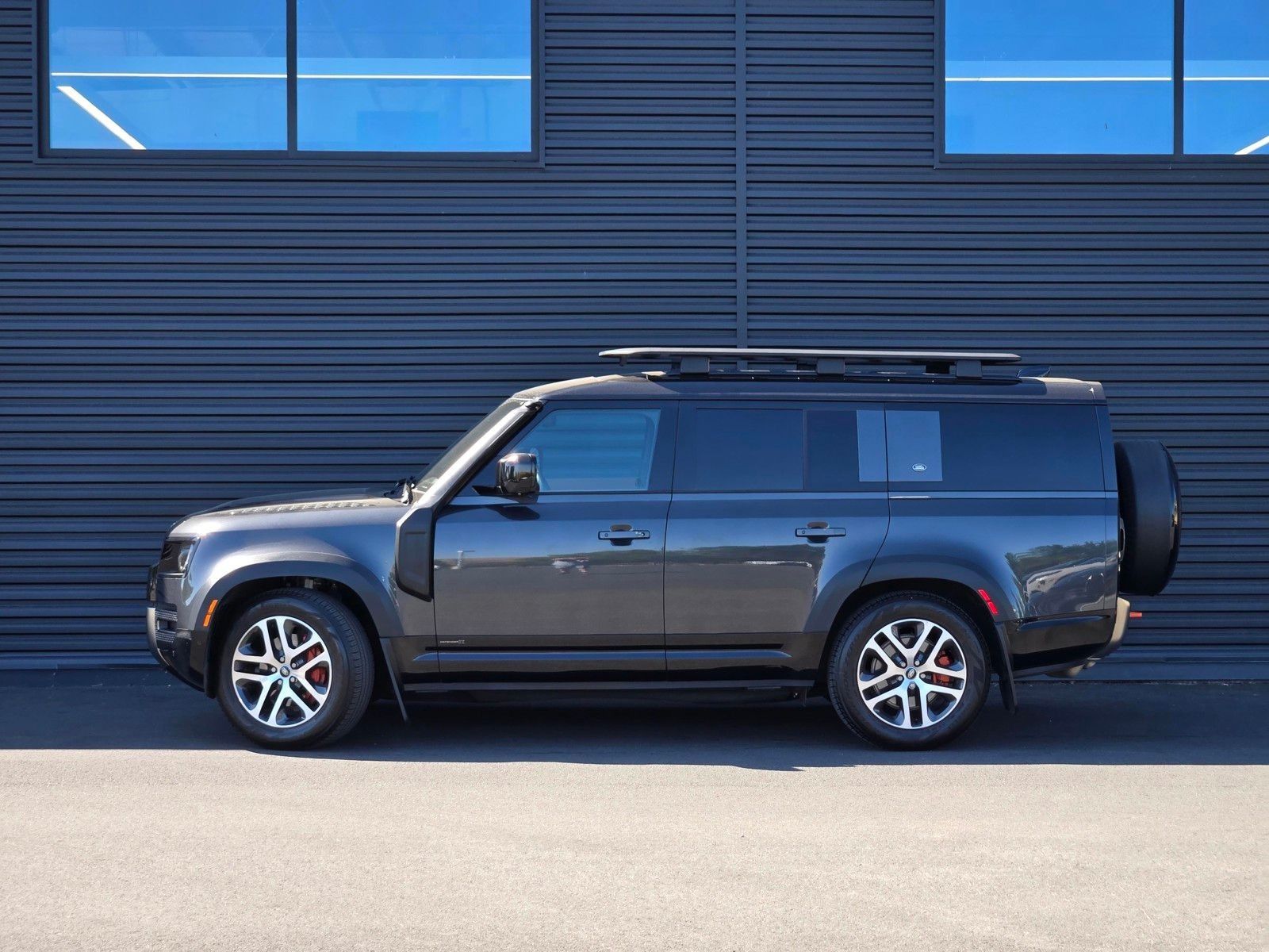 2023 Land Rover Defender 130 X — full photo 3 of 45