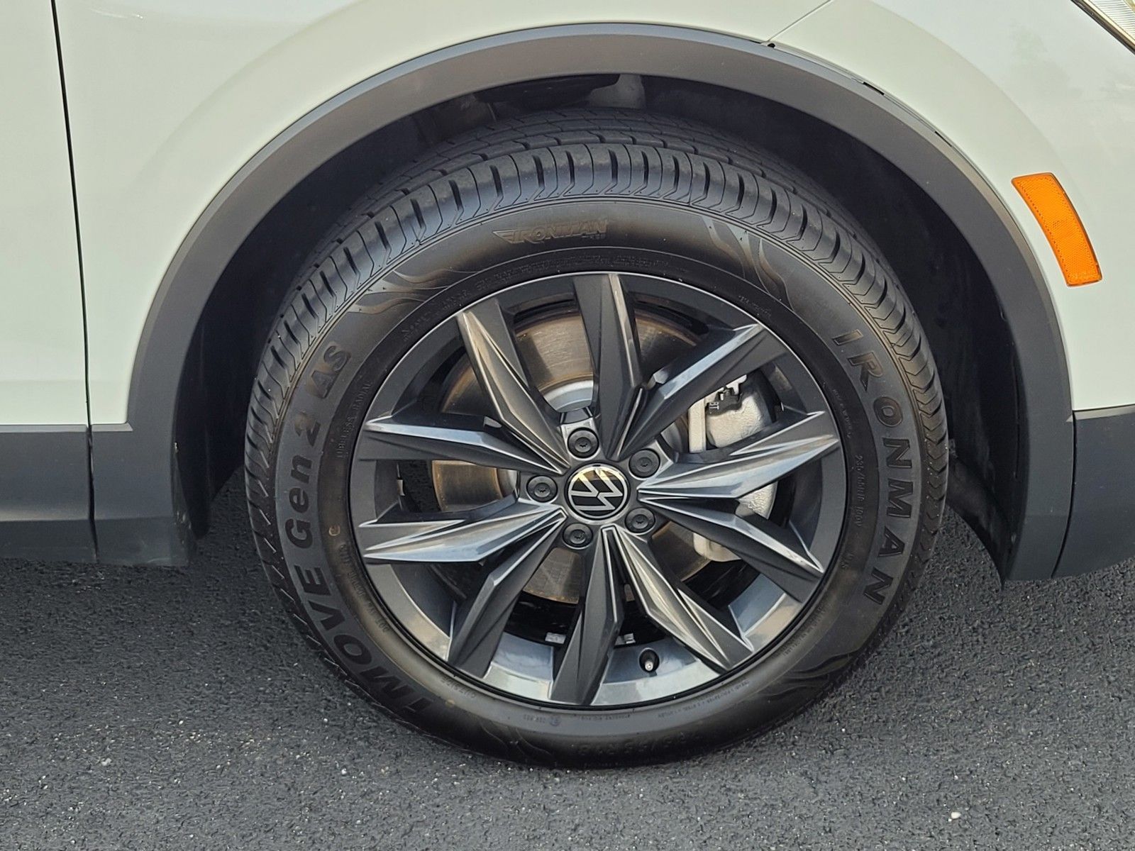 2024 Volkswagen Tiguan 2.0T SE — full photo 11 of 45