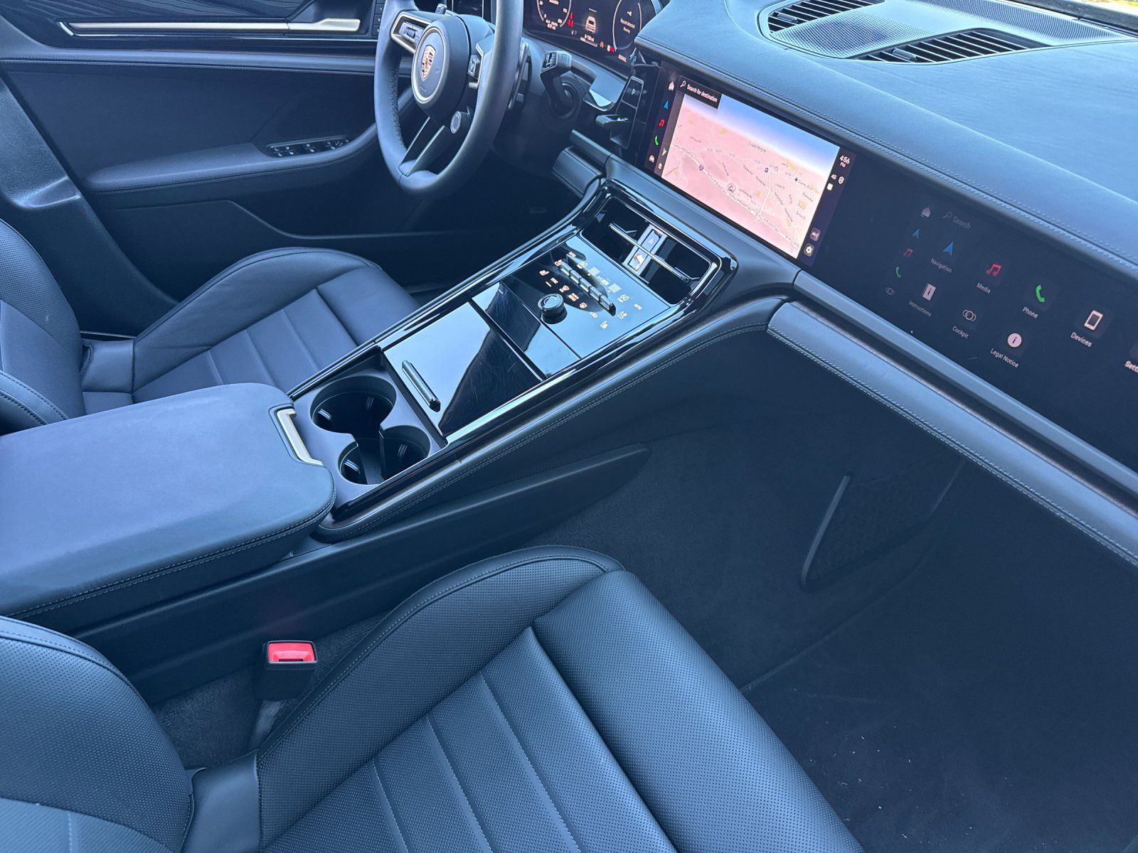 2025 Porsche Panamera 4 — foto completa 16 de 29