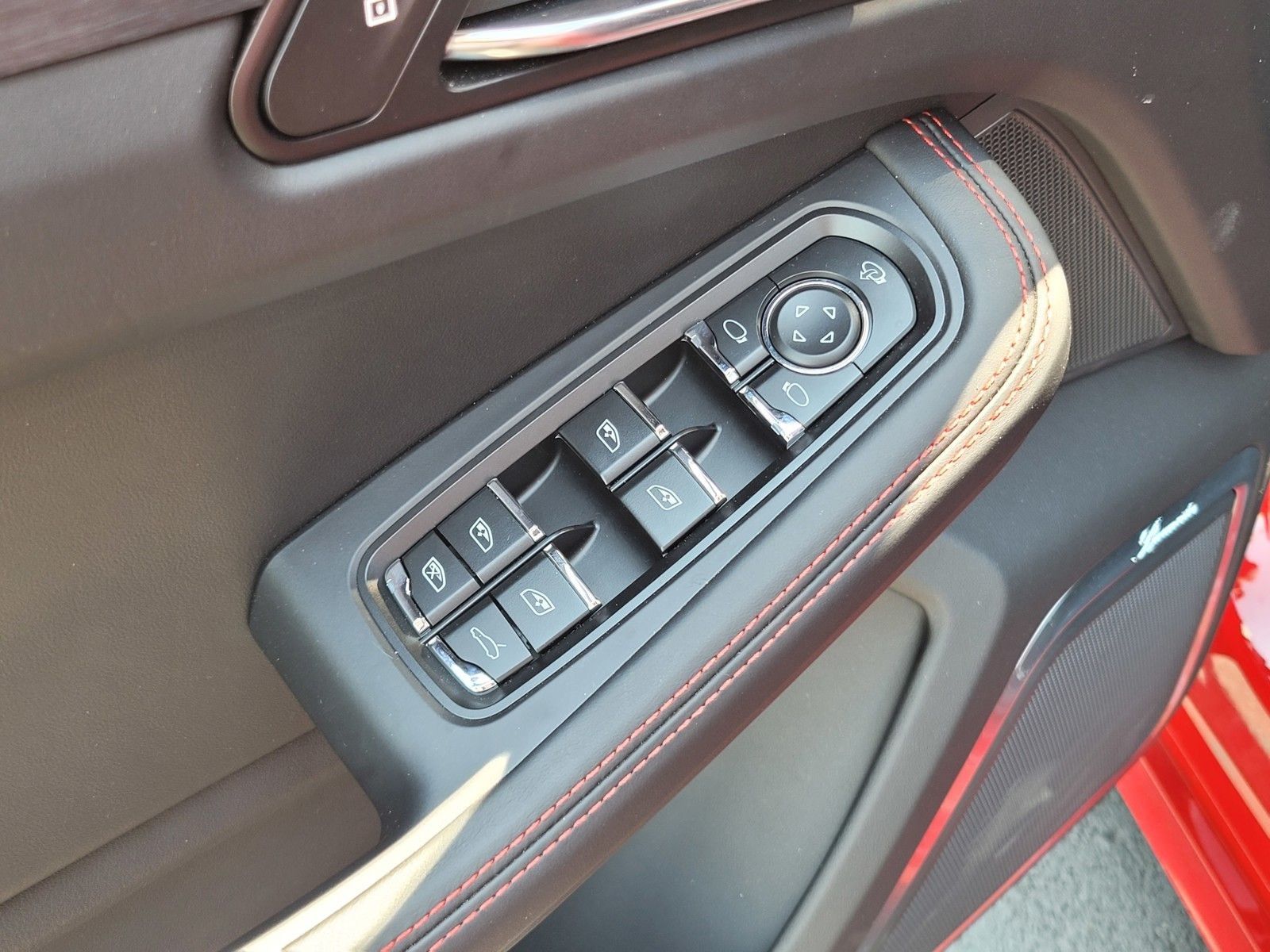 2026 Porsche Macan GTS — full photo 20 of 28