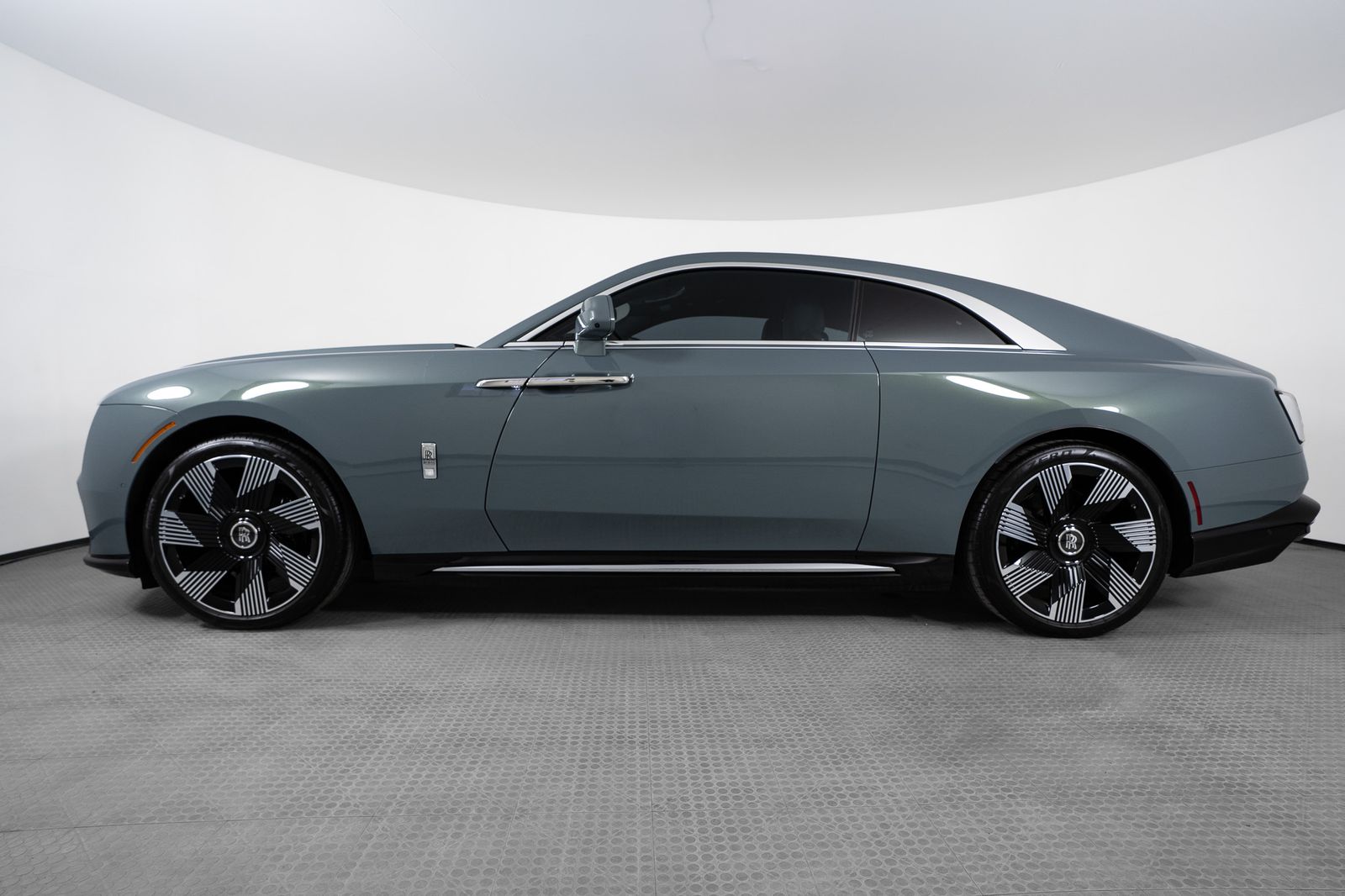2024 Rolls-Royce Spectre — full photo 2 of 54