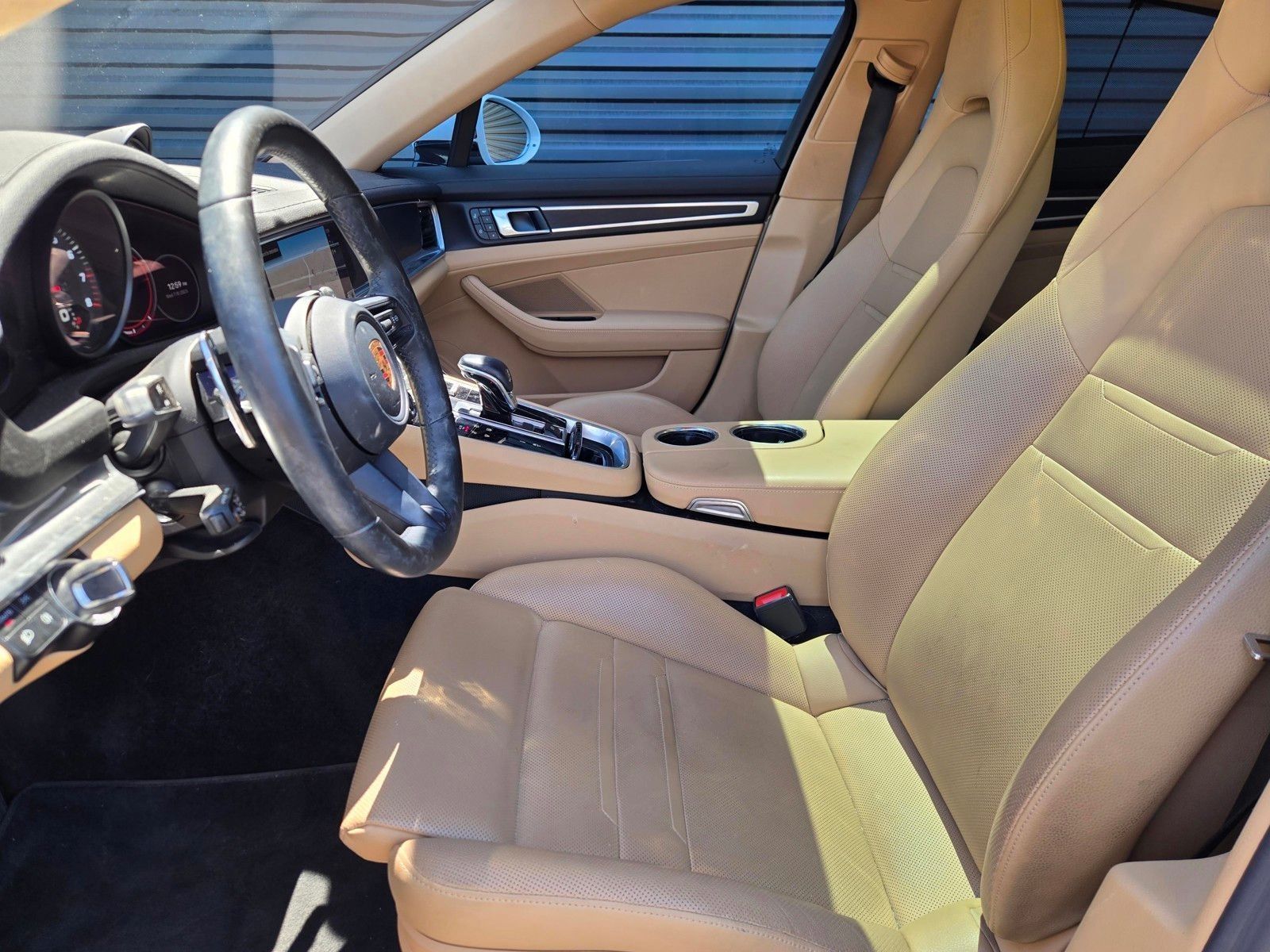 2023 Porsche Panamera 4 Platinum Edition — foto completa 26 de 27