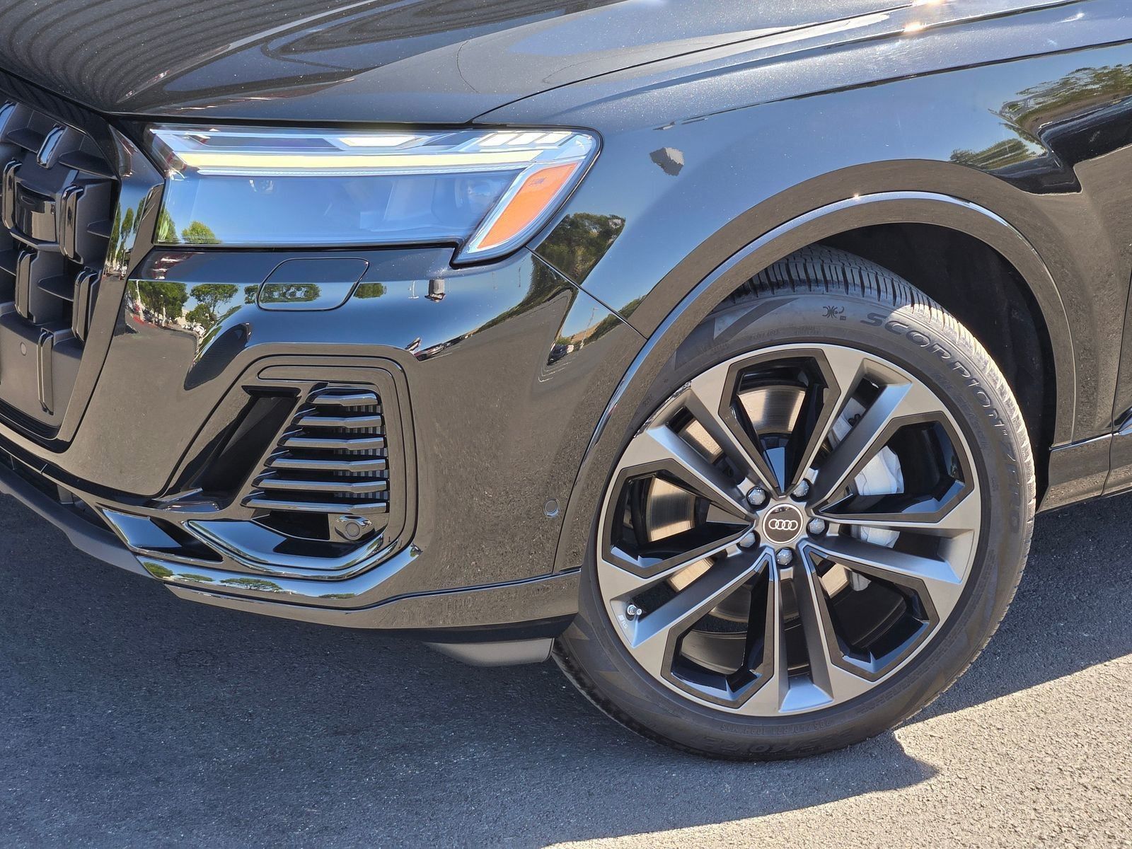 2025 Audi Q7 55 Premium Plus — full photo 9 of 45