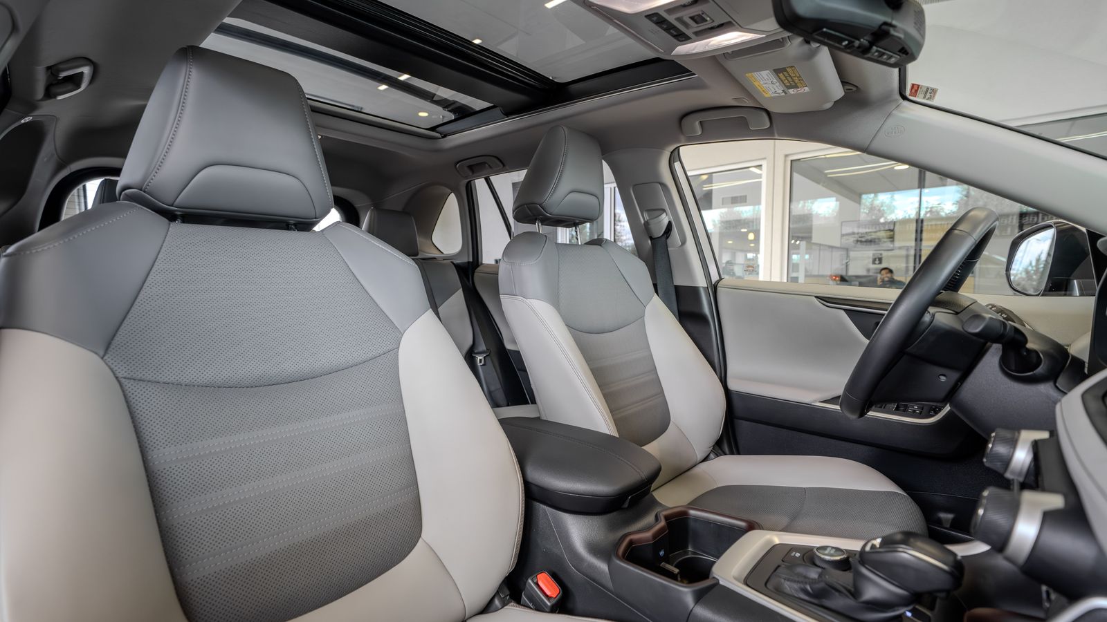 2024 Toyota RAV4 Hybrid Limited — full photo 32 of 35