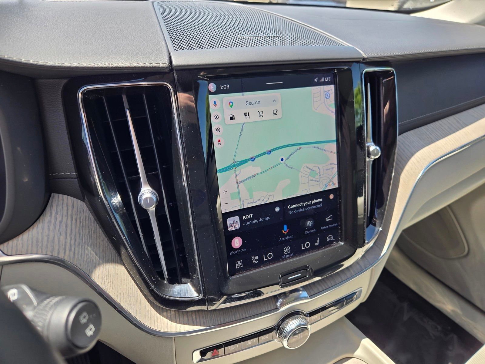 2023 Volvo XC60 B5 Ultimate Dark Theme — foto completa 22 de 45