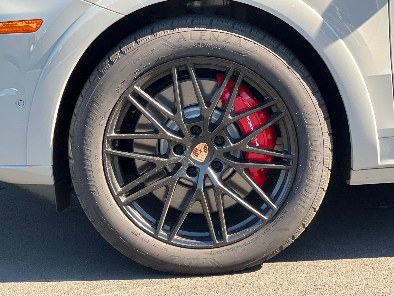 2026 Porsche Cayenne S — full photo 27 of 29