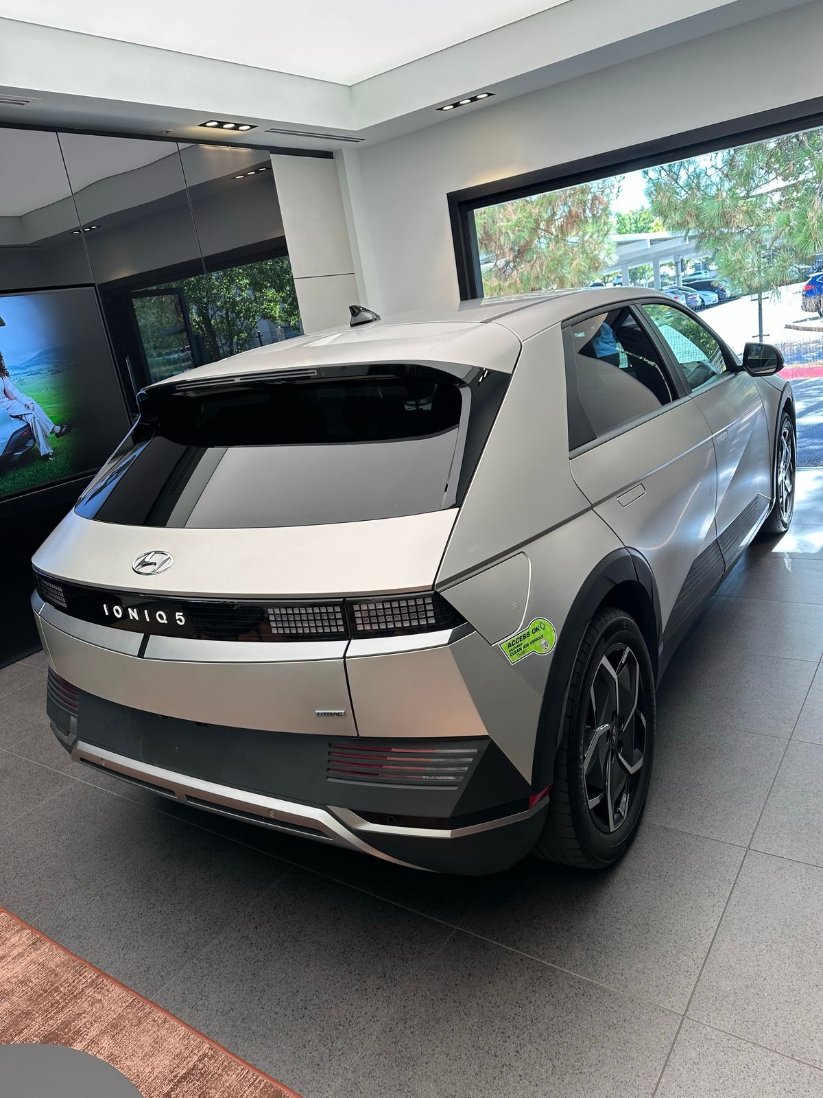 2023 Hyundai IONIQ 5 SEL — full photo 6 of 11