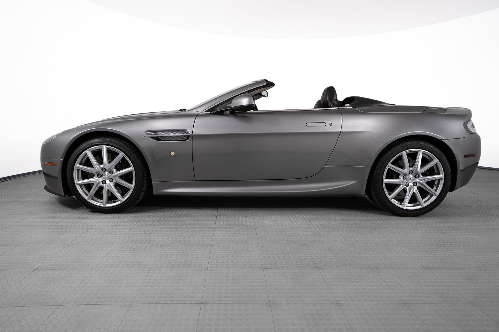 2012 Aston Martin V8 Vantage — foto completa 2 de 49