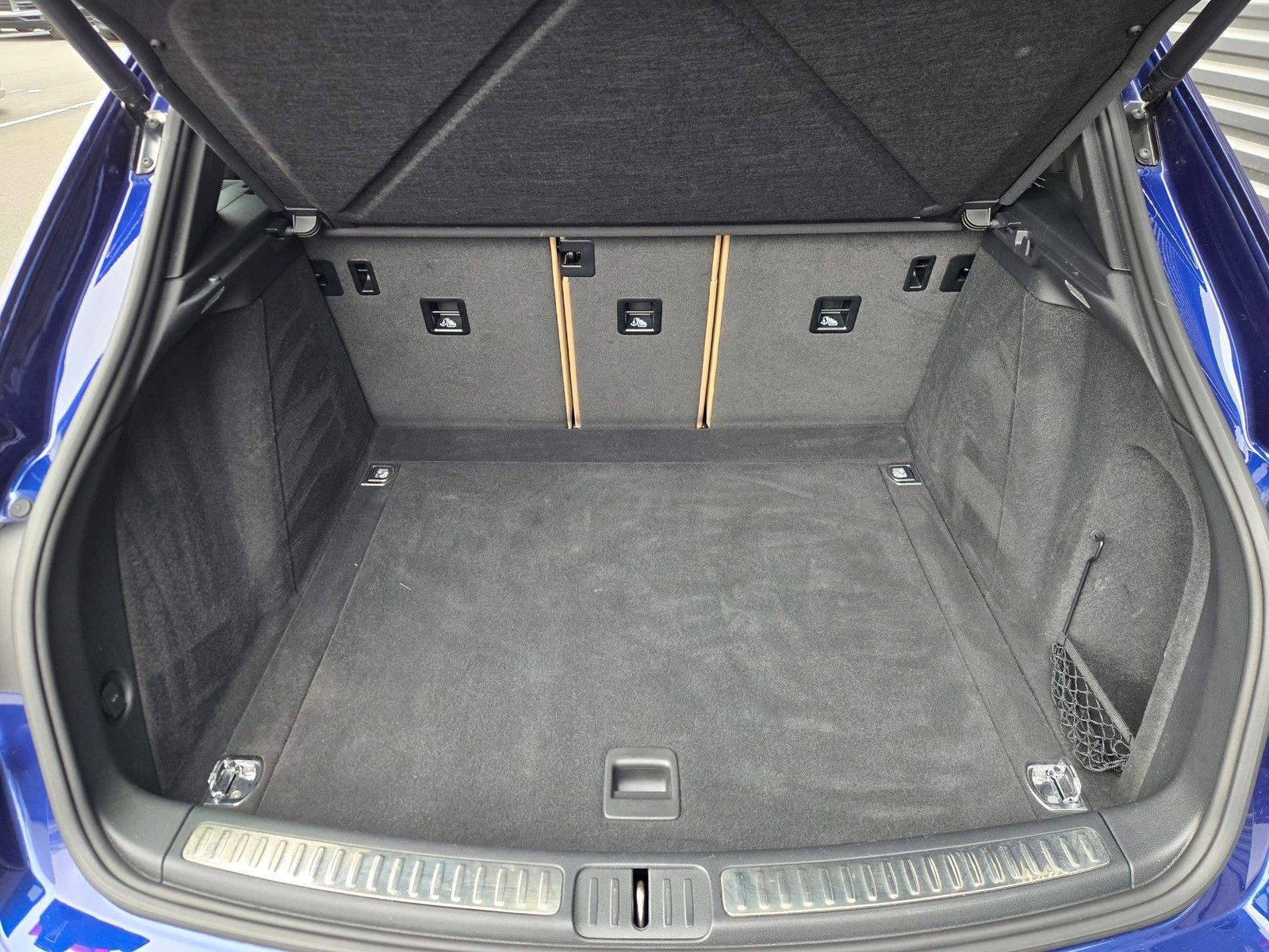 2024 Porsche Macan Base — full photo 27 of 27