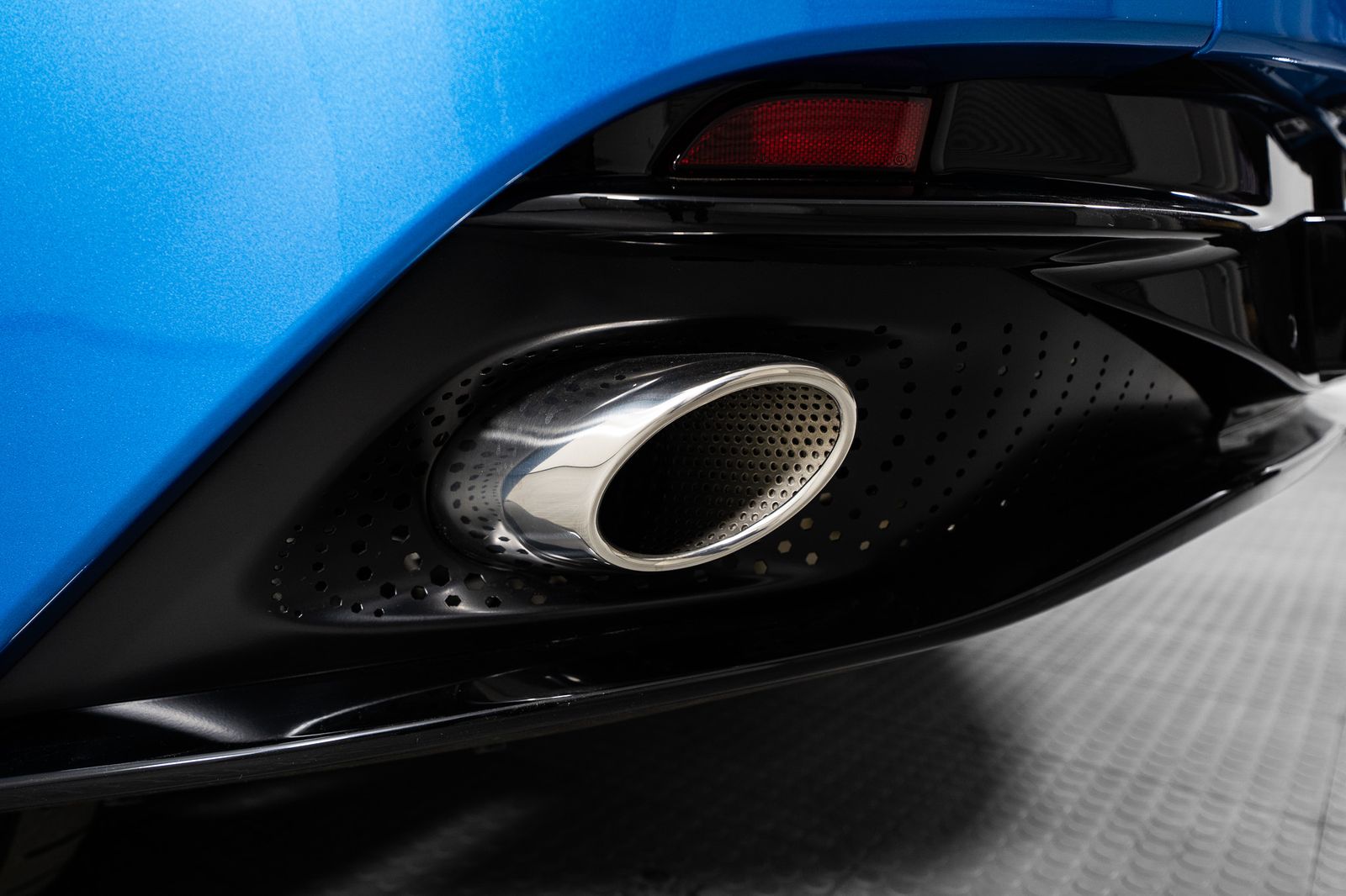 2024 Aston Martin DB12 Volante — full photo 32 of 55