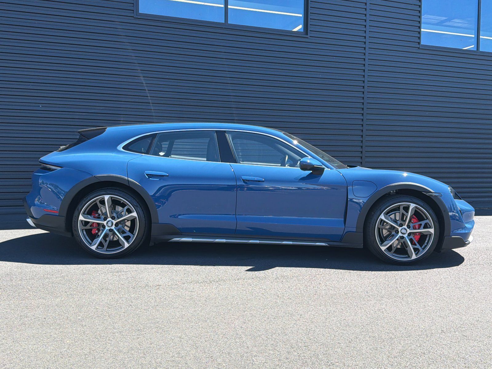 2022 Porsche Taycan Cross Turismo 4S — full photo 9 of 29