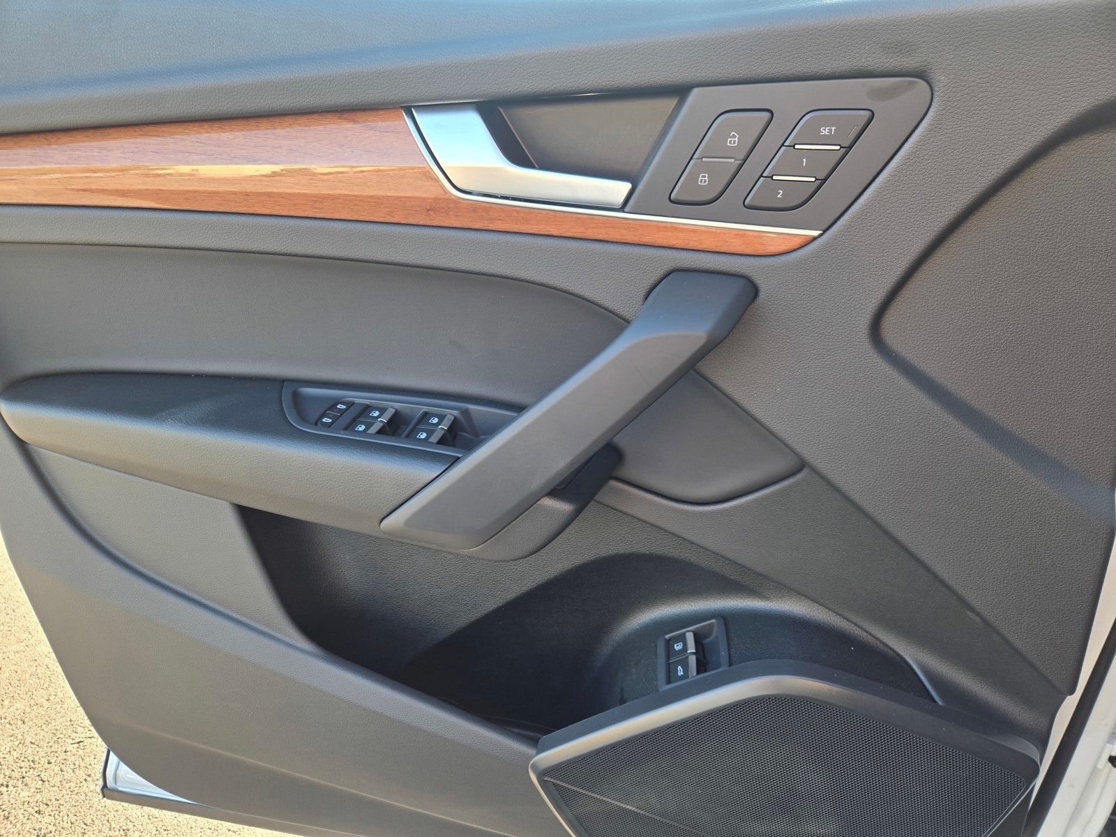 2024 Audi Q5 e 55 Premium — full photo 17 of 45