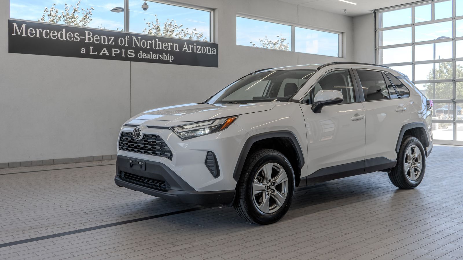 2024 Toyota RAV4 XLE — full photo 3 of 34