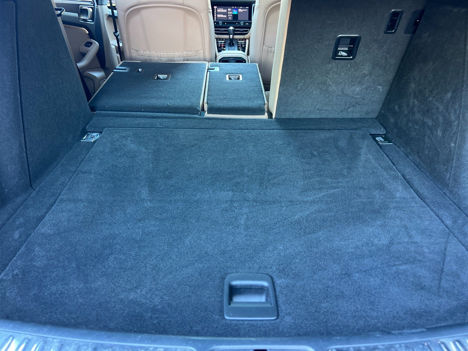 2024 Porsche Macan S — full photo 15 of 28