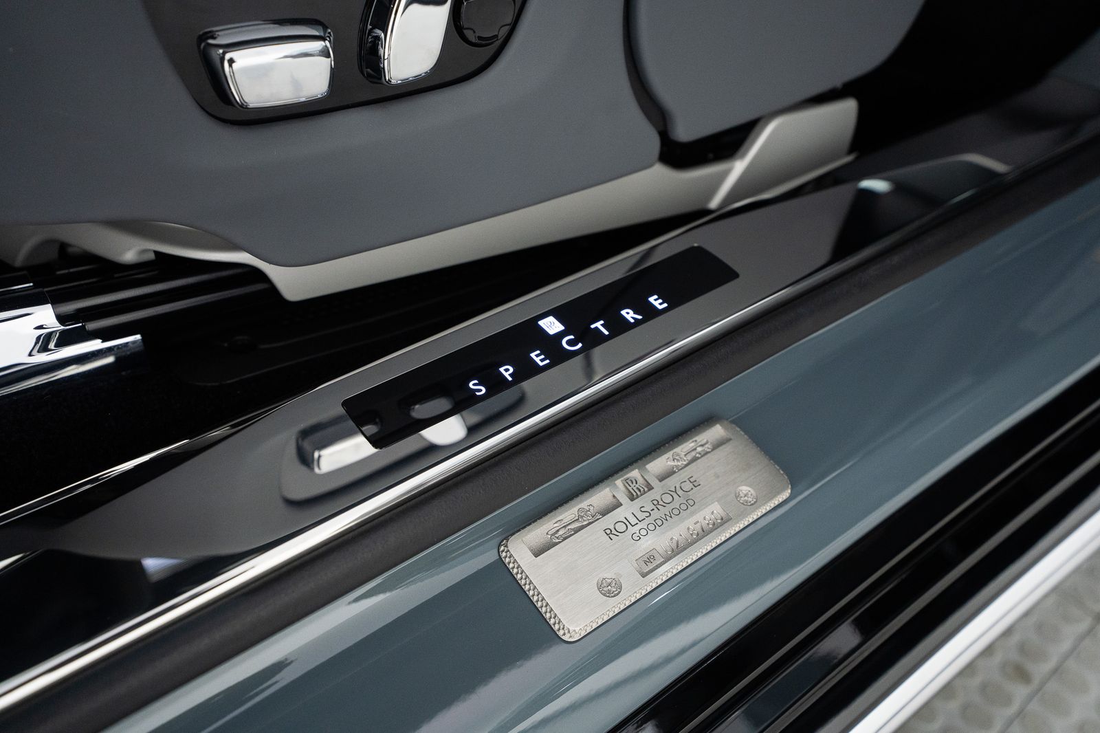 2024 Rolls-Royce Spectre — full photo 28 of 54