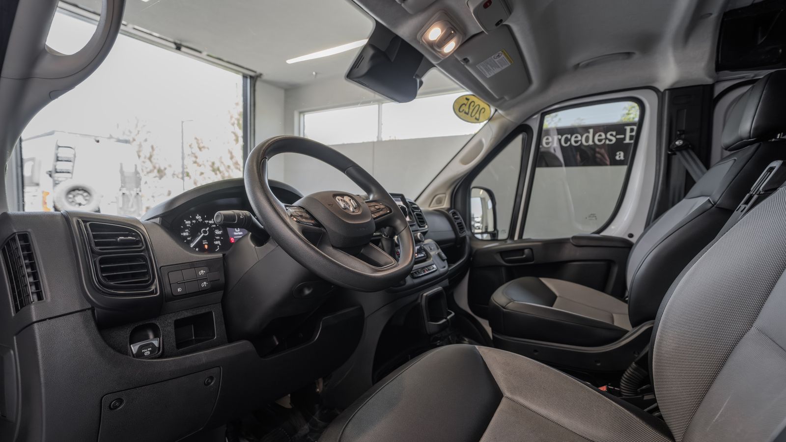 2025 Ram ProMaster 2500 Base — full photo 6 of 33