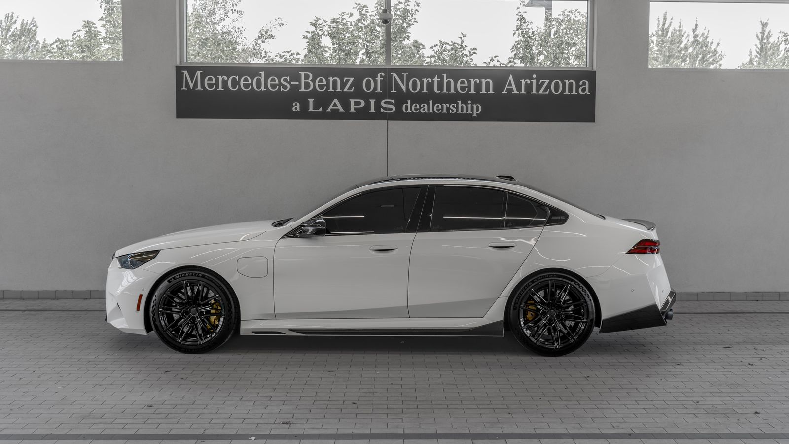 2026 BMW M5 Base — full photo 2 of 32