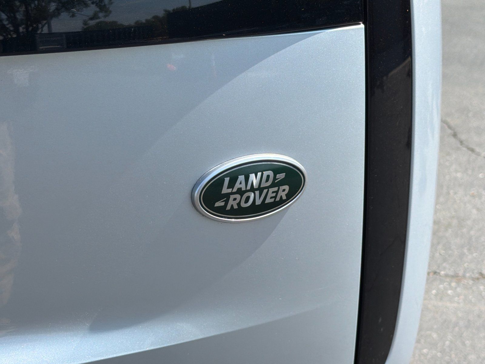 2023 Land Rover Range Rover SE — full photo 25 of 28