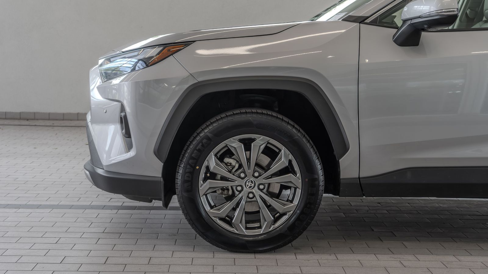 2024 Toyota RAV4 Hybrid Limited — full photo 4 of 35