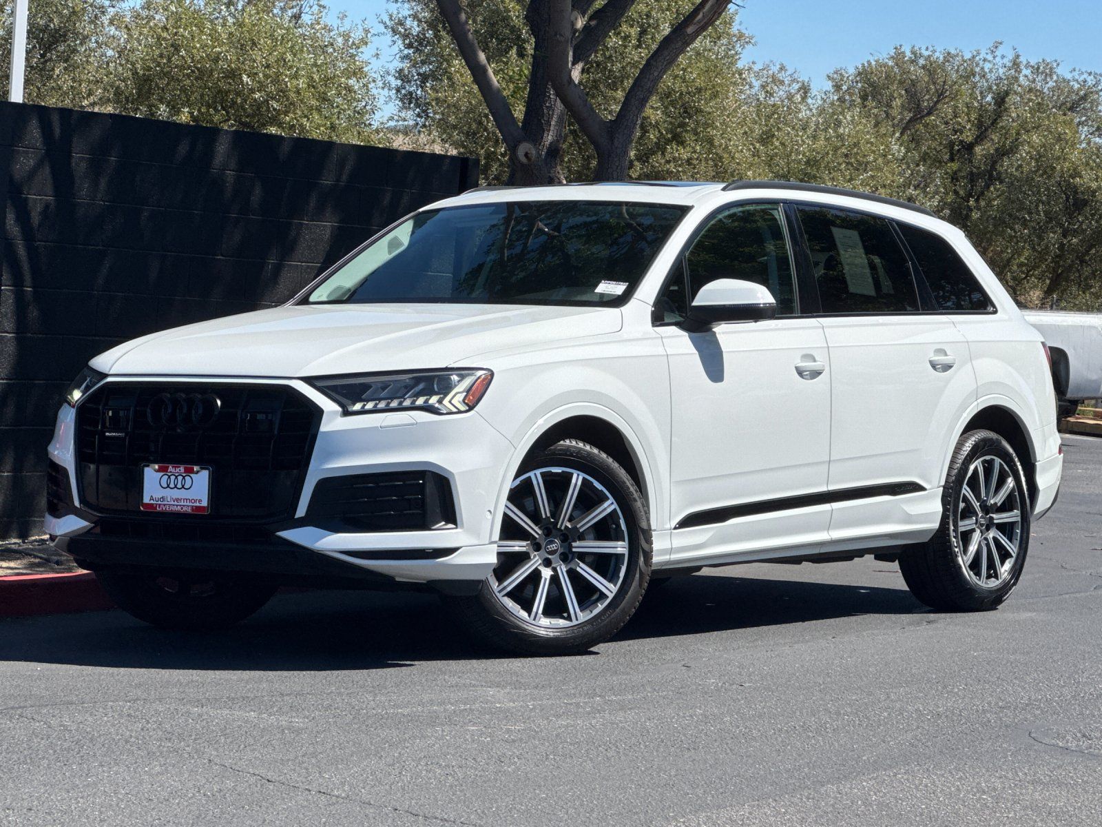 2023 Audi Q7 45 Premium Plus — full photo 1 of 29