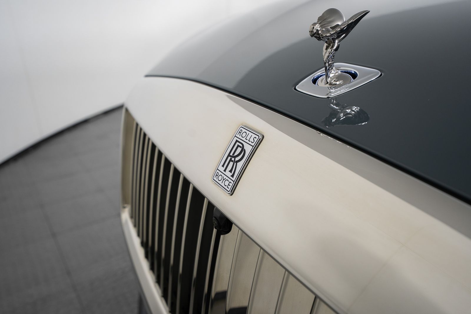 2024 Rolls-Royce Spectre — full photo 10 of 54