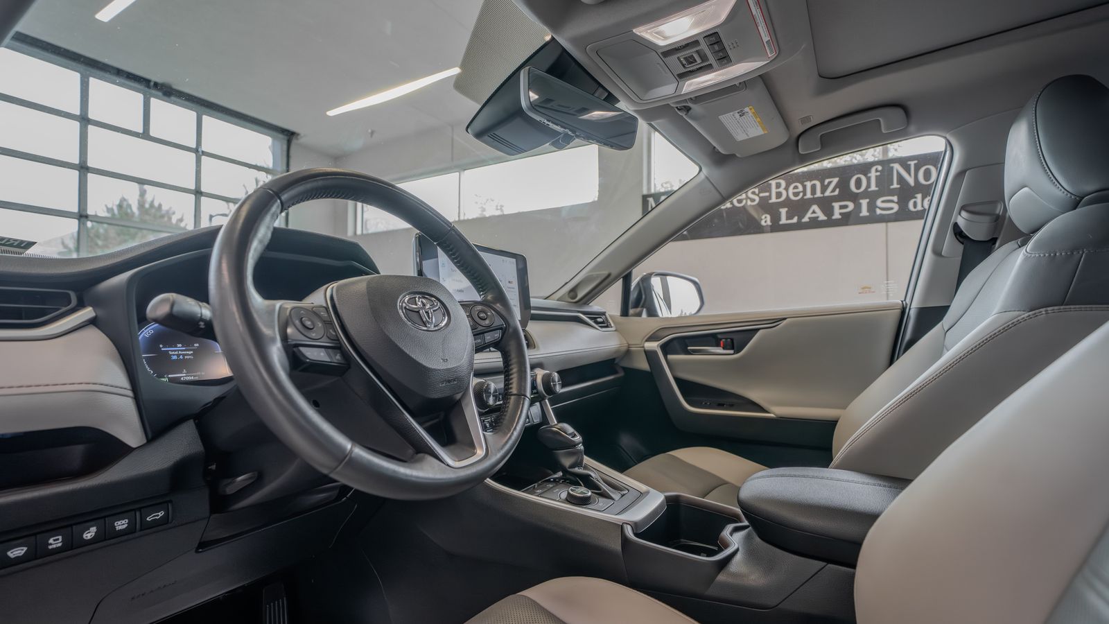 2024 Toyota RAV4 Hybrid Limited — full photo 6 of 35
