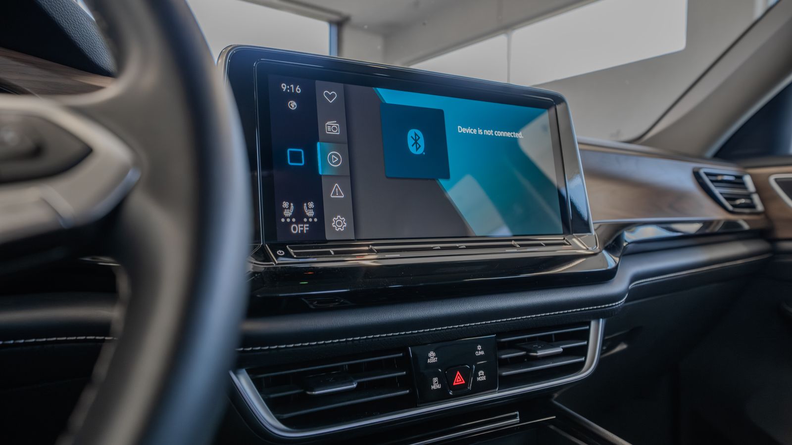 2024 Volkswagen Atlas 2.0T SE w/Technology — full photo 33 of 35