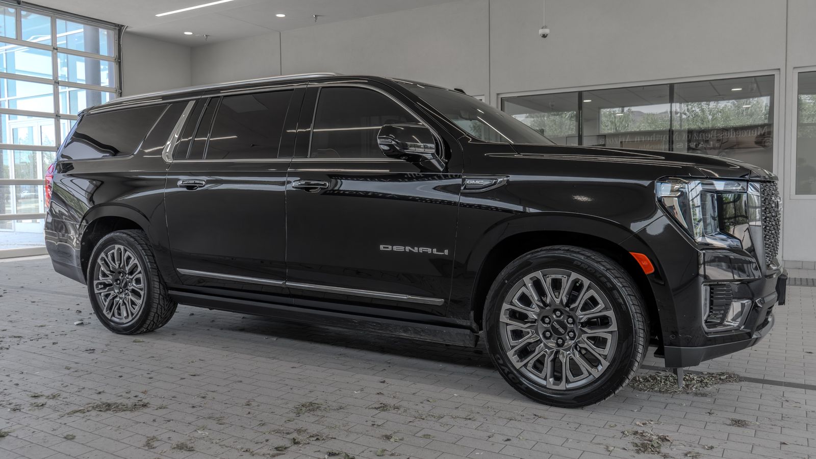 2024 GMC Yukon XL Denali Ultimate — full photo 12 of 35