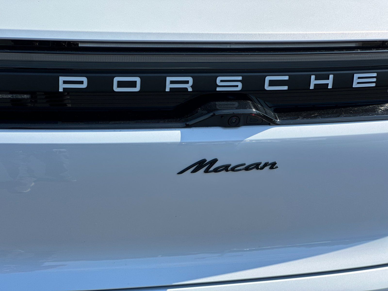 2025 Porsche Macan Electric Base — full photo 28 of 29