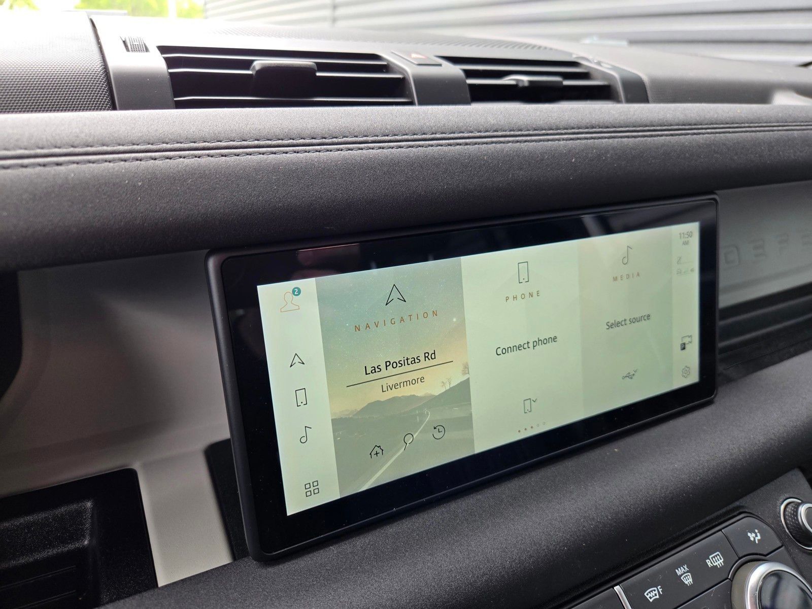 2020 Land Rover Defender 110 SE — full photo 21 of 45