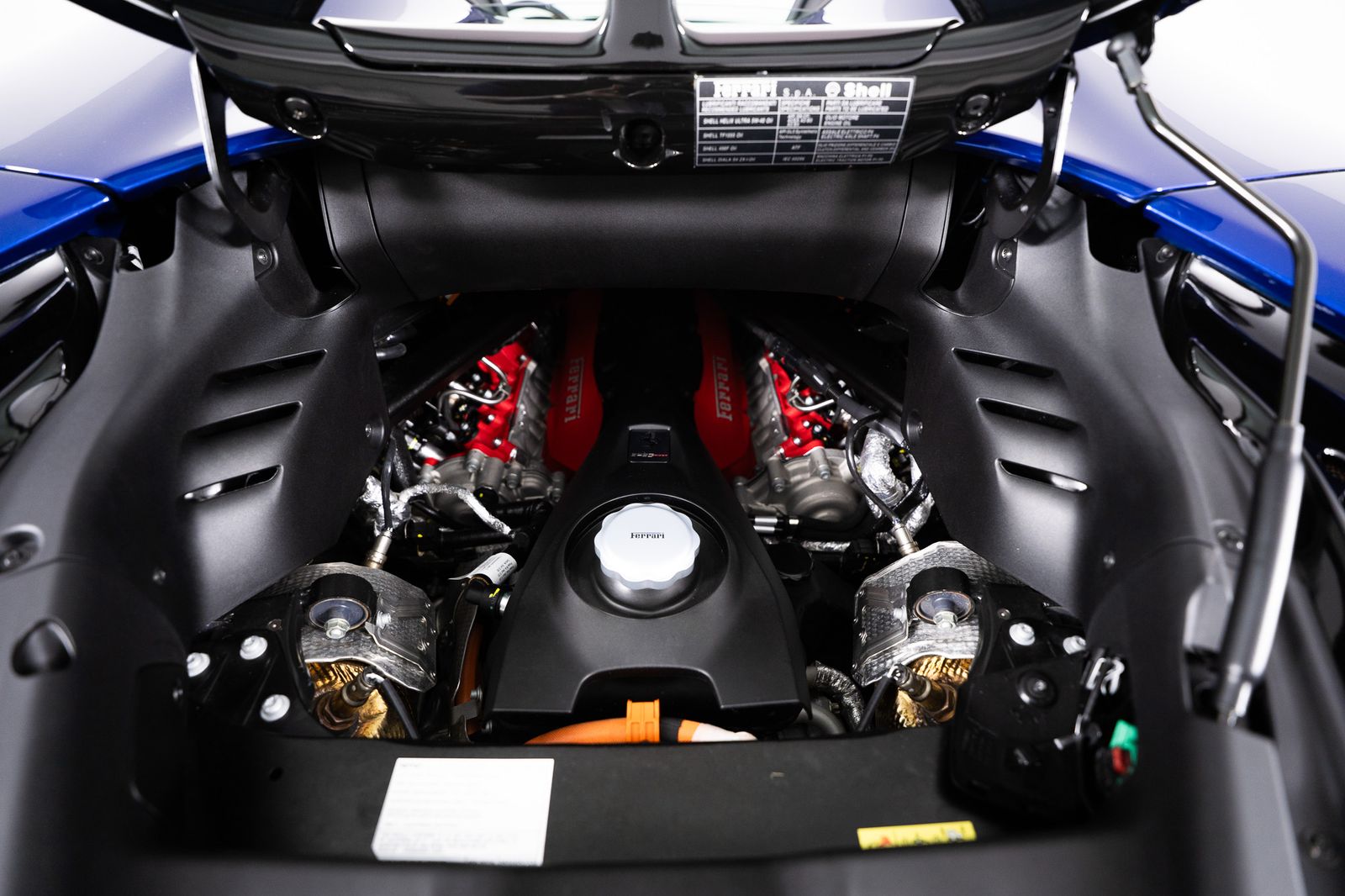 2025 Ferrari SF90 Spider — full photo 36 of 67