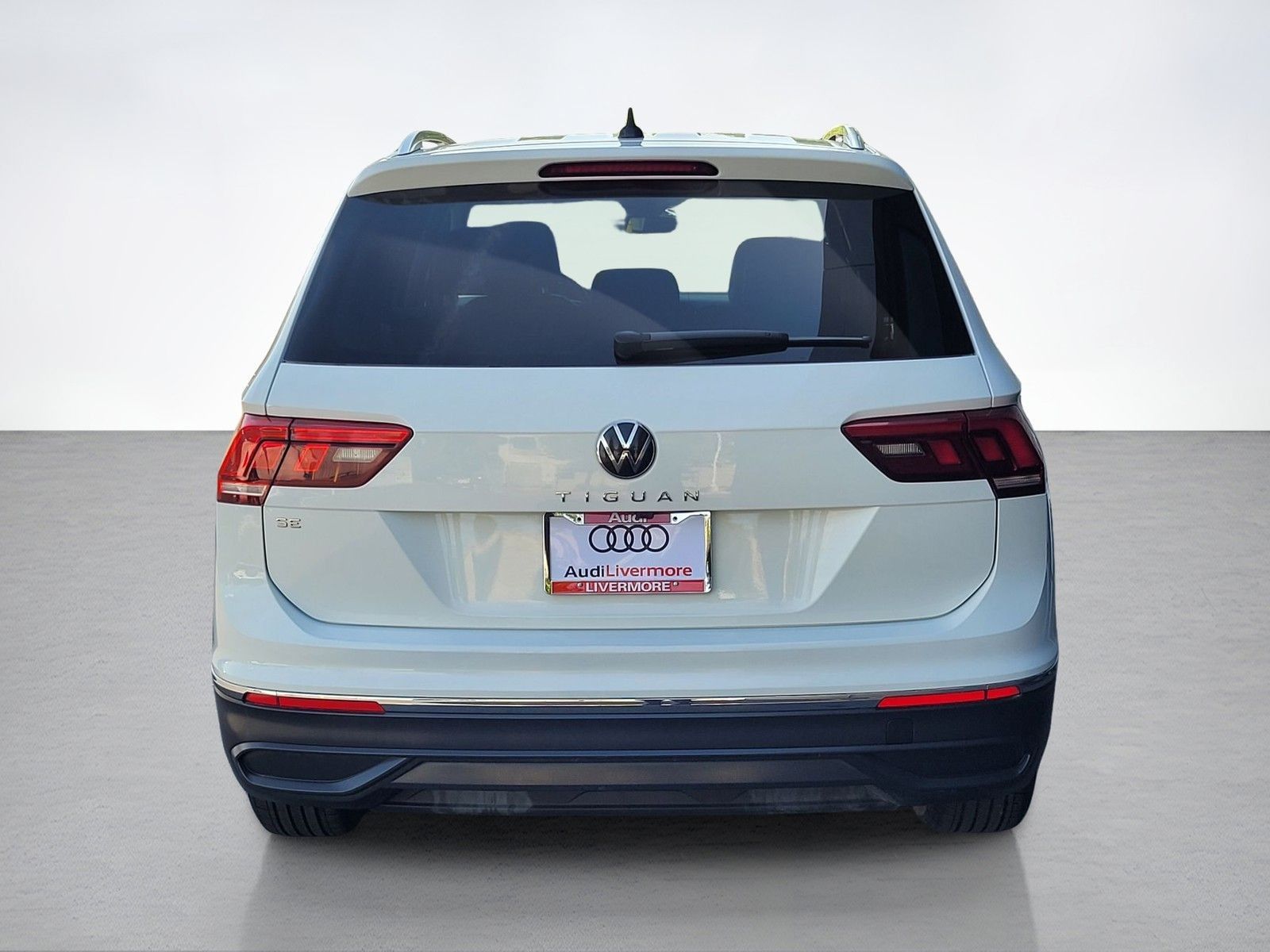 2024 Volkswagen Tiguan 2.0T SE — full photo 5 of 45