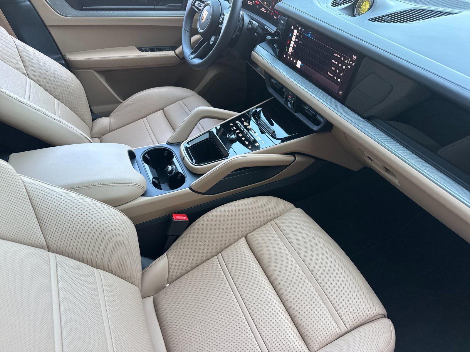 2026 Porsche Cayenne Coupe Base — full photo 16 of 30