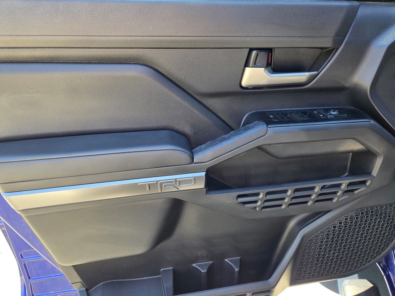 2025 Toyota Tacoma TRD Sport — foto completa 17 de 28