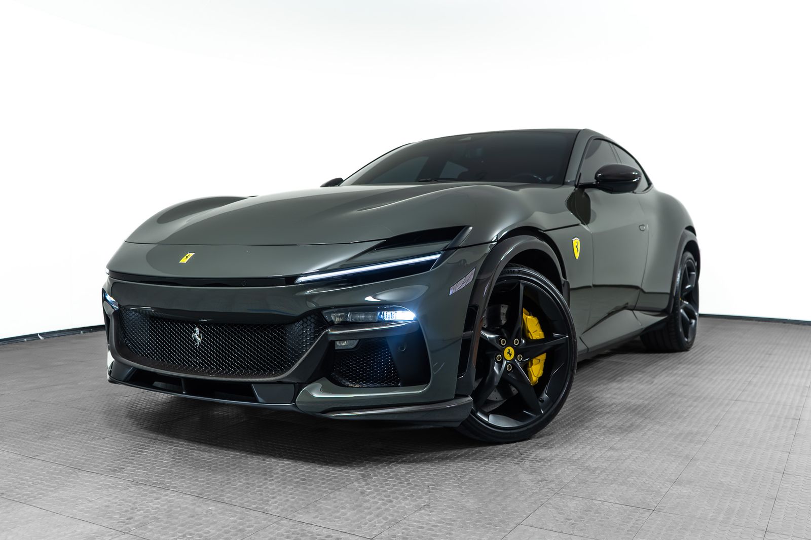 2025 Ferrari Purosangue — full photo 1 of 66