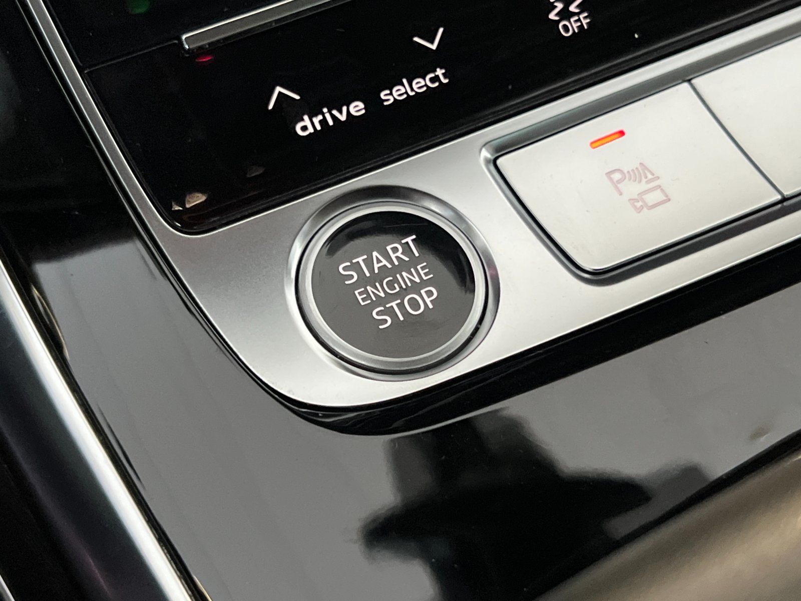 2021 Audi Q7 55 Prestige — full photo 24 of 30