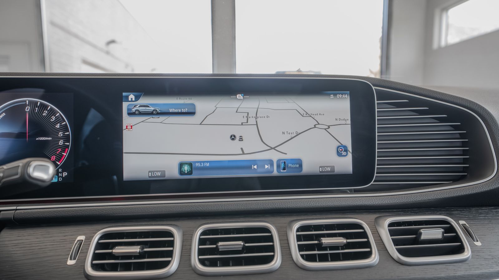 2025 Mercedes-Benz GLE GLE 450e — full photo 20 of 35