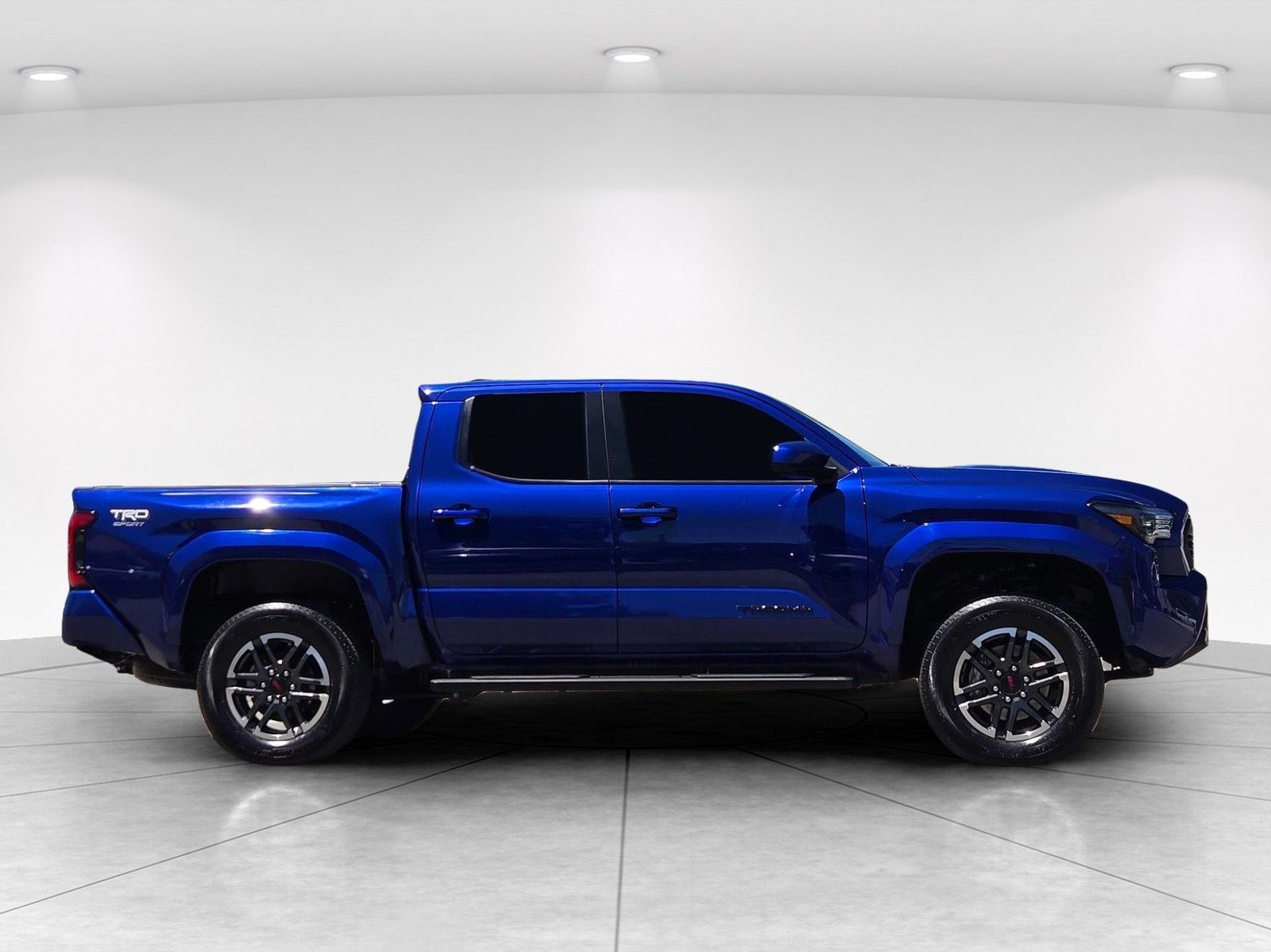 2025 Toyota Tacoma TRD Sport — full photo 8 of 28