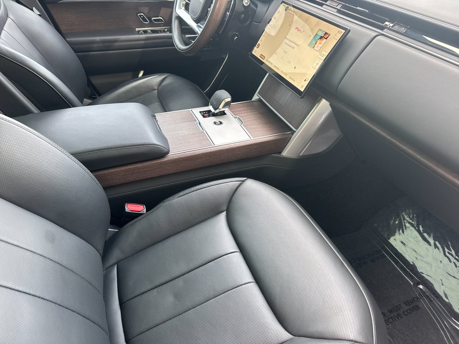 2025 Land Rover Range Rover Autobiography — full photo 16 of 30