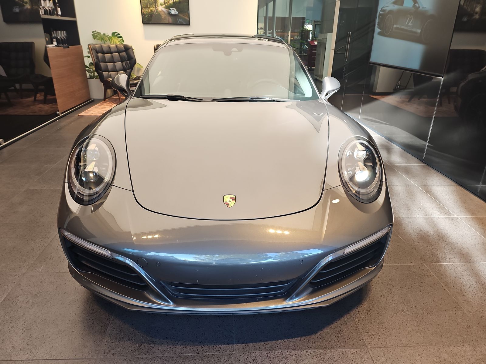 2019 Porsche 911 Carrera — foto completa 1 de 3